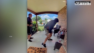 美國驚見包裹大盜　30秒內搶包裹落跑！