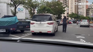 一位難求！　停車並排卡位違規　恐釀視線死角