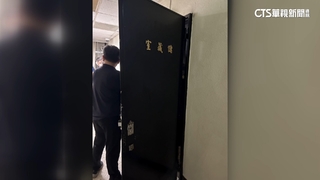 刑事局2樓儲藏室突竄火　疑「鎮暴噴霧罐」自燃