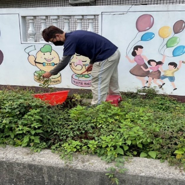 農村送暖 長者點亮浪子生命的光 | 帶領勞務人協助進行社區環境維護，透過嘗試、體驗、與長者互動，增加勞務人正能量。