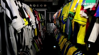 瘋足球！　巴西男子收藏逾6千件球衣登金氏紀錄