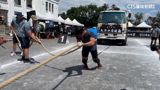 南投大力士賽　選手頂35度高溫拖巴士翻輪胎