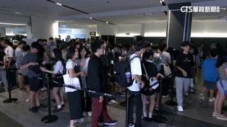 暑假開始.天氣太熱！　高雄影城人潮滿滿為避暑