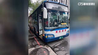 生死一「線」驚悚曝！　公車勾電線　甩中女騎士擦撞