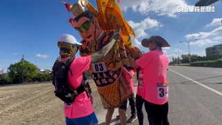烈日下考驗意志力！　21人扛神偶　挑戰28天環台
