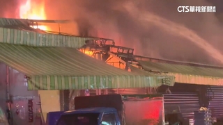 台中北屯蔬果行暗夜火警！　濃煙竄天際遠處可見