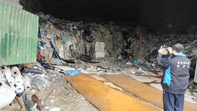「假再利用、真廢棄」環保業者租地堆垃圾　不法獲利近億 | 華視新聞