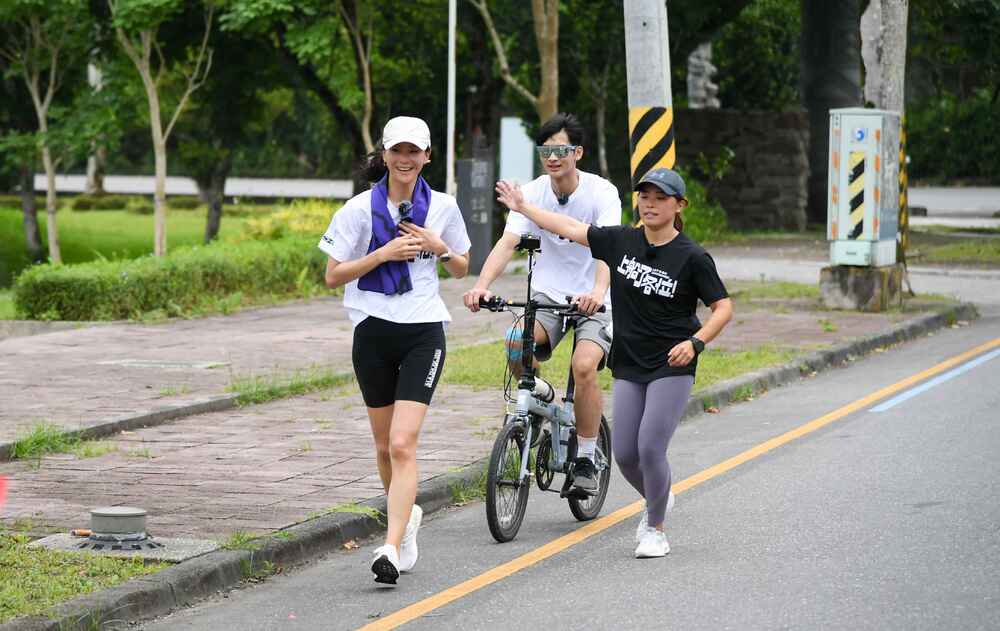 <上船了各位!>夏浦洋誇鍾瑶耐力好，能配合隊友讓人放心。