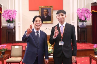 總統接見國際科展代表團　賴清德與師生一同「領域展開」