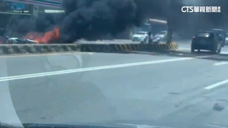 鳴警笛出勤紅燈左轉被撞飛　警用機車瞬間起火