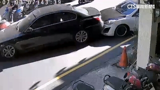 基隆疑口角糾紛飛車追逐　雙方互撞砸車遭逮