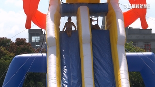 夏日消暑！戲水場10米長滑梯搶客　杉林溪賞螢熱