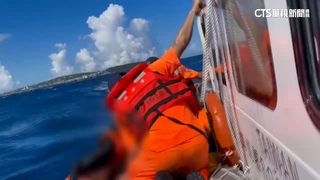 海象不佳！挑戰獨木舟橫渡小琉球　36名選手受困海上