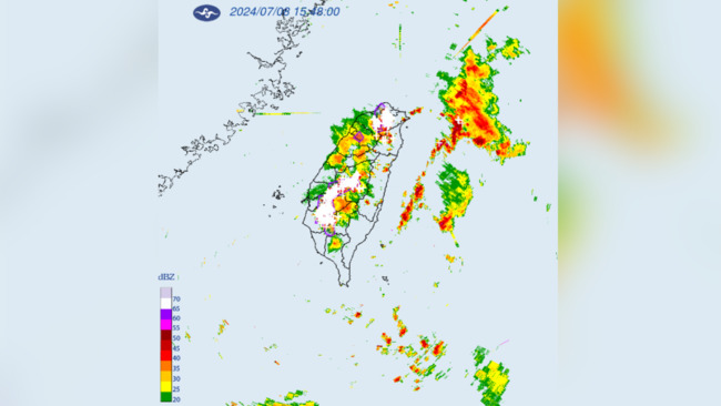 大雷雨狂轟12縣市「全島閃電密密麻麻」　氣象署：冷心低壓通過中 | 華視新聞