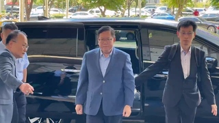 交保被撤銷！鄭文燦面色凝重偕律師　赴桃院重開羈押庭