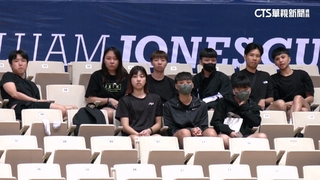 瓊斯盃男女籃同工不同酬！　球迷「黑衣」抗議挺球員