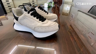 疑藥劑過強？　2.5萬英國白色潮鞋送洗竟泛黃