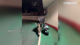 共享機車停百貨地下室！手機沒網路　推車離場