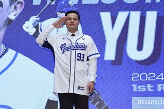 史上最大約！張育成披富邦悍將99號戰袍 簽3.5年總值9250萬元