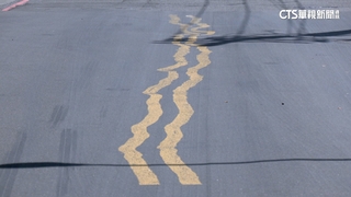 「熱歪」雙黃線？　臨海產業園區：重鋪路未考量重車輾壓！