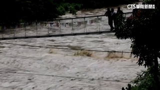 尼泊爾土石流　2輛巴士墜河至少62人失蹤