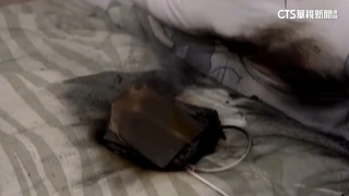 行動電源充電中突起火　距童僅10公分　母急抱逃