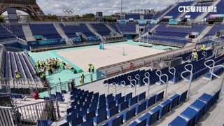 沙灘排球場座落巴黎鐵塔旁　堪稱最美場館