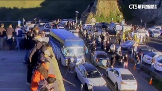 天熱搶上山避暑！　武嶺停車場爆滿　違停亂象頻傳