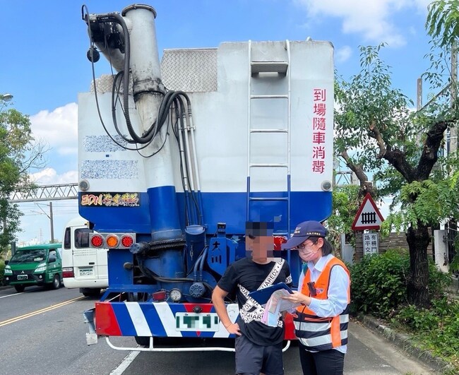 飼料車竟是白牌！監理站重罰80萬　駕照、車牌一併吊扣 | 華視新聞