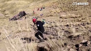 秘魯山區重大車禍　巴士翻落山坡23死13傷