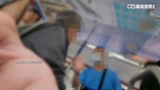 台中公車擠　乘客被背包碰　不滿嗆：台北規定放手上