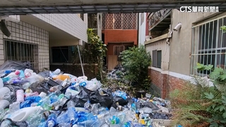 鬧區「垃圾山」？　住戶囤物滿到騎樓巷弄　鄰居崩潰