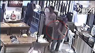 台中大坑餐廳女員工拖地遭「襲臀」　醉男性騷擾挨告