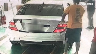 異想天開！　貼膠帶「黑車變白車」　網友笑：太有才