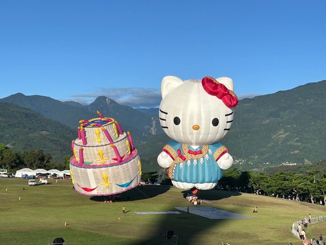 Hello Kitty迎50歲生日　官方再澄清「她是英國小女孩」　網氣炸：毀童年 | 華視新聞