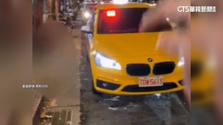 不滿白牌車停太前面　女乘客控警不受理檢舉
