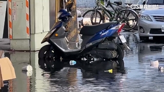 「凱米」颱強碰年度大潮　旗津.東港街道湧海水