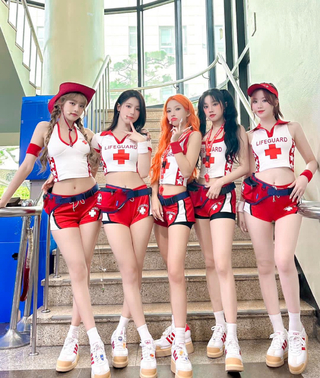 (G)I-DLE打歌服「胸前紅十字」惹議！　Cube道歉：意識到該服裝存在問題