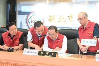 「您是台北的超級英雄」　侯友宜臉書湧大量網友敲碗颱風假