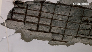 危機四伏！　教室老舊缺經費　鋼筋裸露泥塊崩落