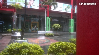 颱風假南北兩樣情　台北百貨不營業　高雄塞滿人