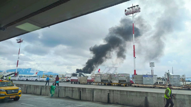 尼泊爾客機墜毀！疑起飛時偏離跑道 造成18人死亡 | 華視新聞