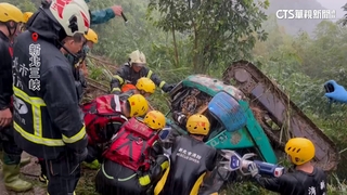 開挖土機找車遇土石鬆動翻覆！　里長遭重壓不治