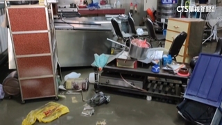 颱風大水溢堤！彰民宅遭殃　滿地泥濘清不完