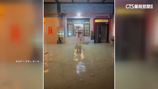 豪雨炸彰化！鹿港頂番婆淹水　姊妹跳水游泳