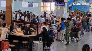 久等沒位竟失控！「男椅砸櫃檯」　金門機場地勤傷