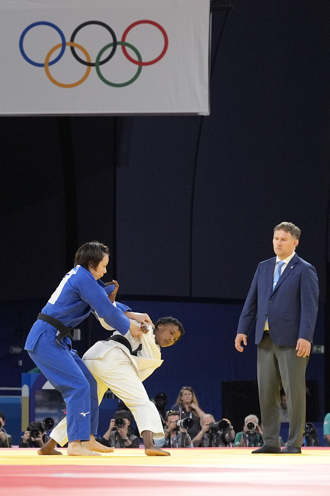 巴黎奧運》「柔道女王」連珍羚首戰告捷！　僅花66秒取勝晉級16強 | 華視新聞