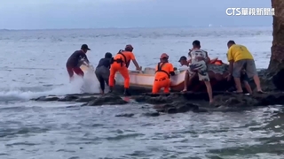膠筏擱淺小琉球花瓶岩　海巡+漁民合力助脫困