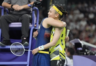 巴黎奧運》戴資穎無緣晉級！　依瑟儂落淚擁抱小戴：妳一直是我的鏡子