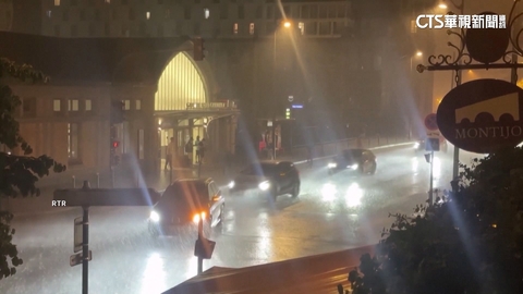 巴黎酷暑迎雷雨　閃電雷鳴　部分街道積水